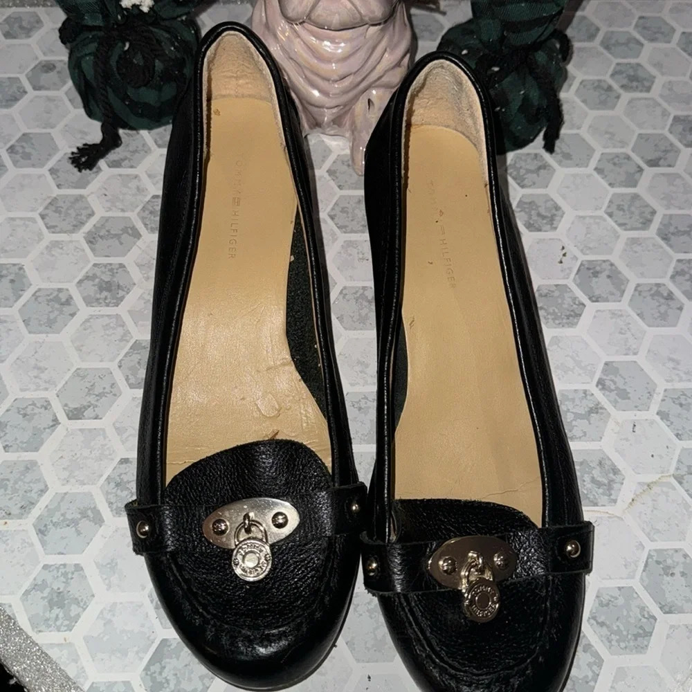 Tommy Hilfiger leather wedges, size 9M. Super cute and sophisticated. - Picture 3 of 12